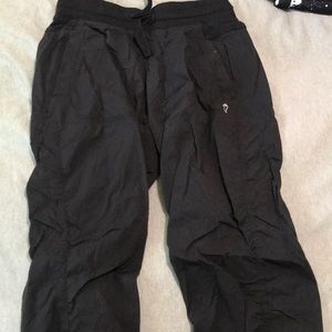 Girls ivivva crop pants